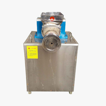 Pasta making machine